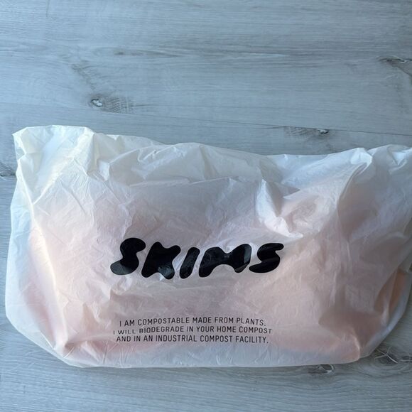 SKIMS Fits Everybody T-Shirt Bra color faded nectar size 38D‎ NWT in packaging - Picture 4 of 6